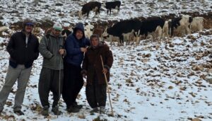 kar yaginca yaylada mahsur kalan kadini komsulari kurtardi 1tbz1a5V.jpg